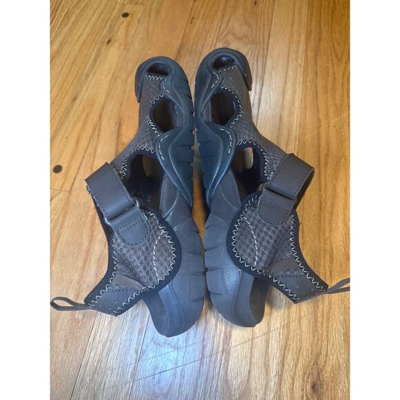 Sandals_&_Flip_Flops